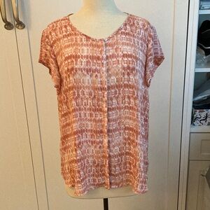 Chelsea & Theodore scoop neck and hem button down blouse